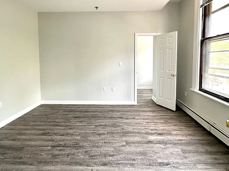 60 Franklin St — Photo 10