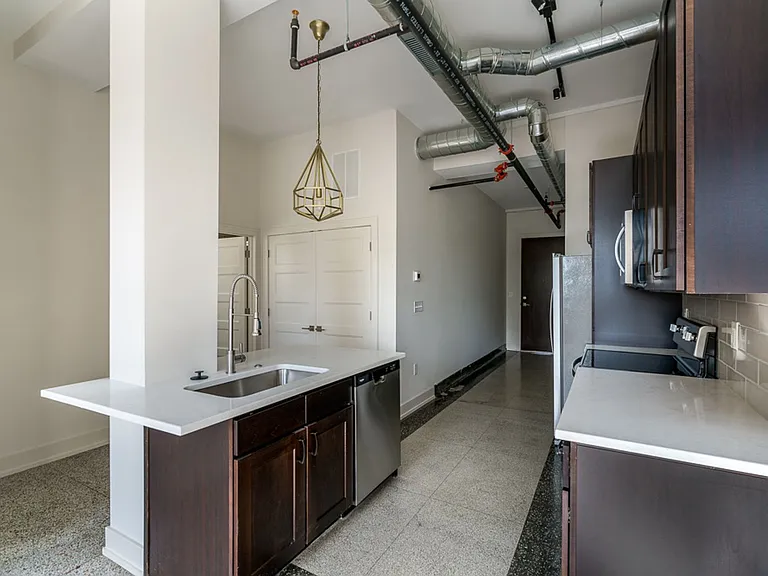 875 Michigan Ave — Photo 25