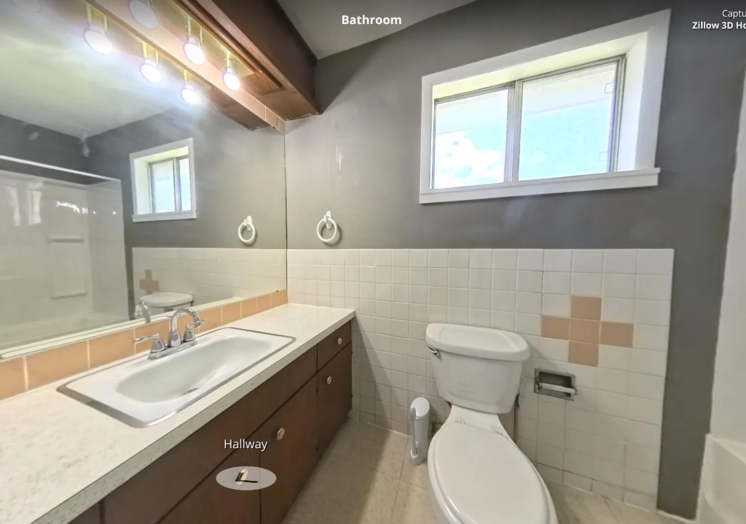 Cozy 2 Bed, 1 Bath Apartment! Ready To Go! — Photo 3