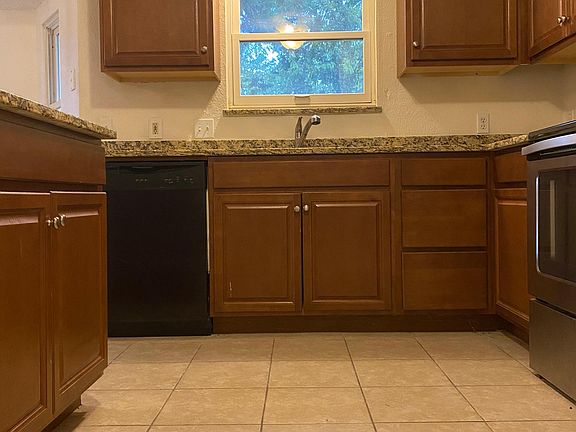 3rd image of 7120 Meadow Park S