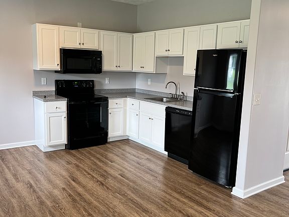 3rd image of 758 & 760 Parkway Ave #758