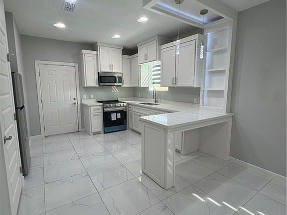 4th image of 1122 Country Club Dr