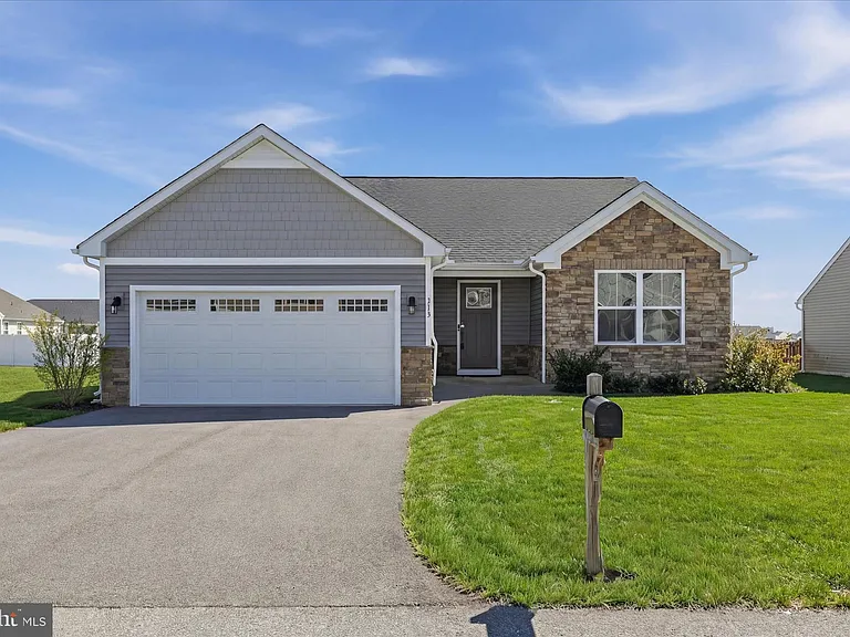 313 Switchgrass Ct — Photo 1