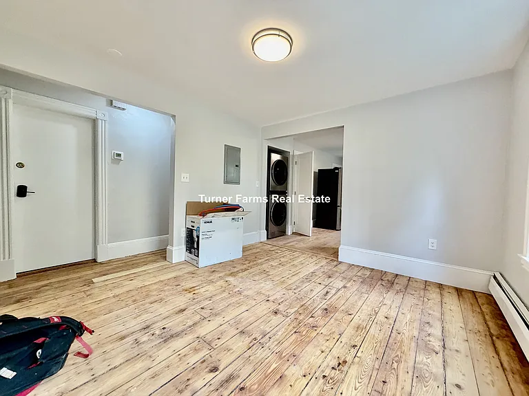 114 Woodstock St — Photo 3