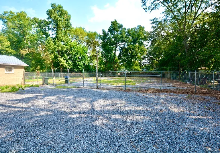 839 W Richardson Ave — Photo 9