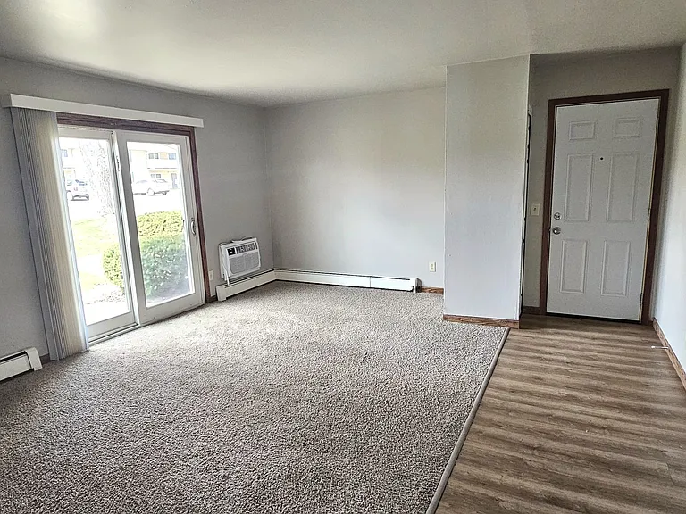 COACHLIGHT VILLAGE APARTMENTS — Photo 12