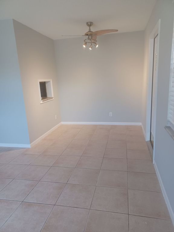 830 N Riverside Dr APT 212, photo 6