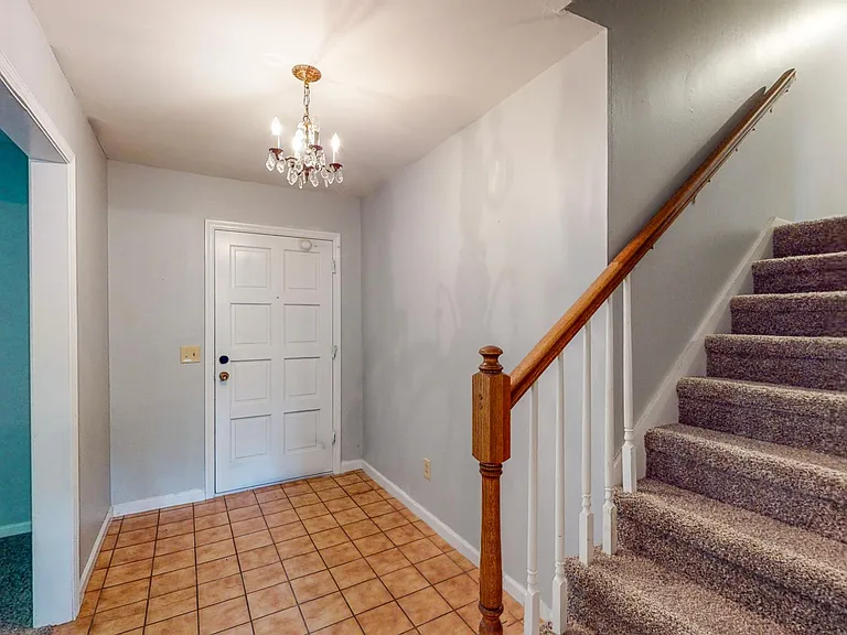 916 Huntington Cir — Photo 27