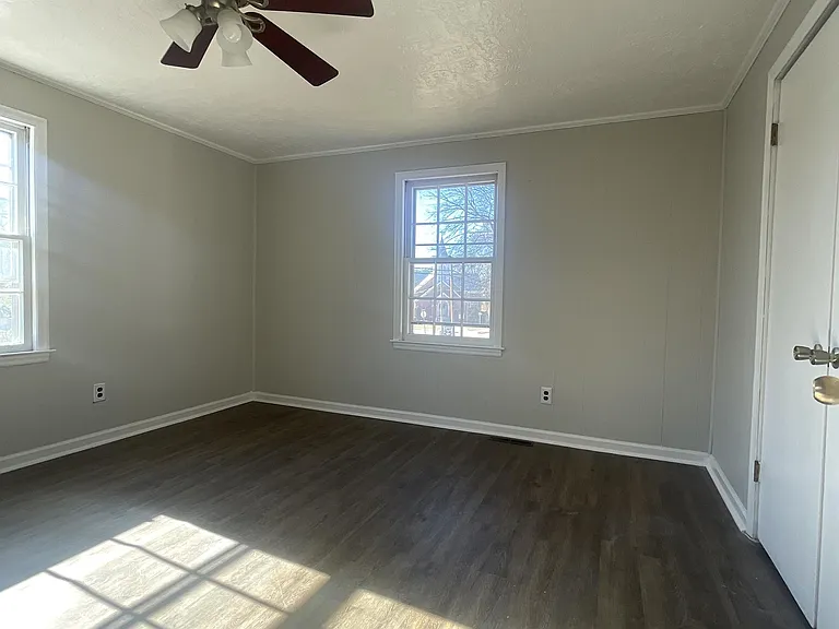 230 Jackson Ave — Photo 7