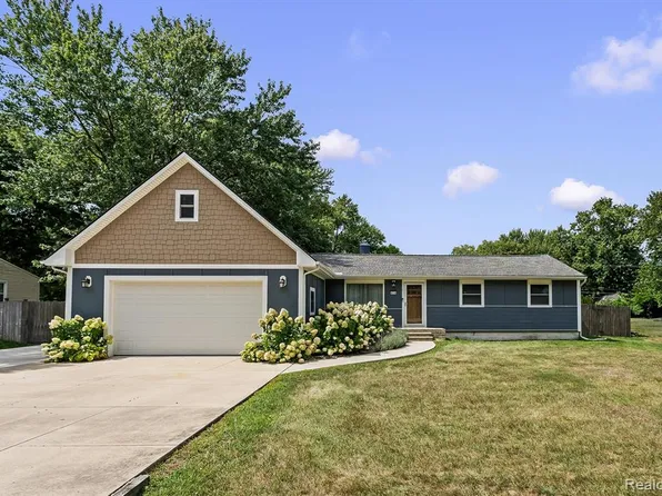 50745 Mile End Dr, Shelby Township, MI 48317