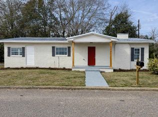 200 Cable St, Headland, AL 36345