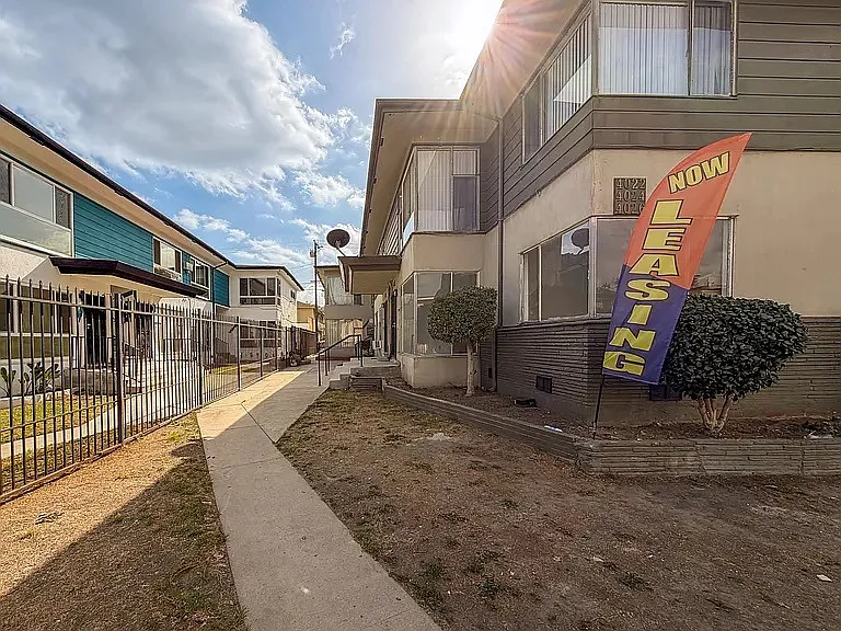 4022-4026 Palmwood Drive — Photo 2