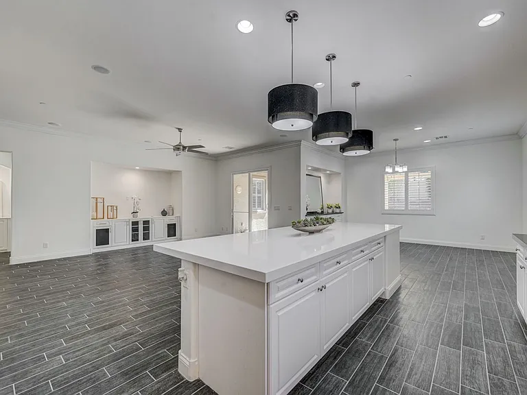 933 Everest Peak Ave — Photo 9