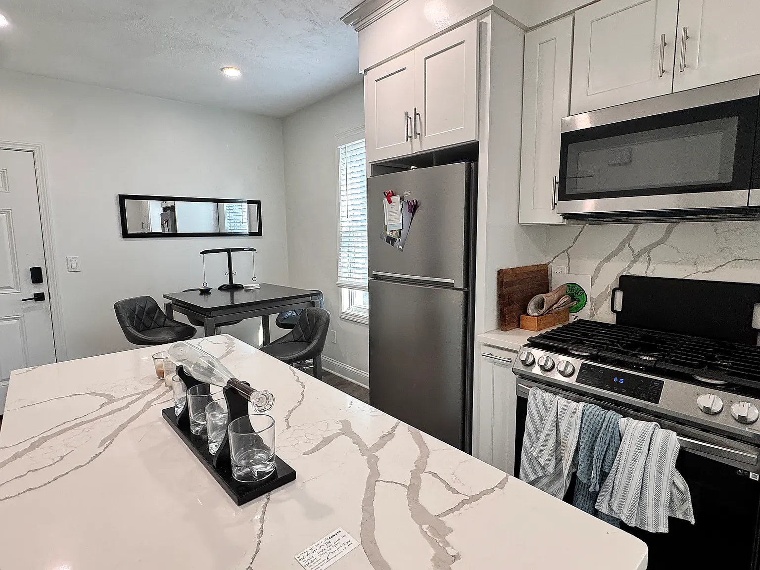 2 bed, 983 sqft, $3,400 — Photo 2