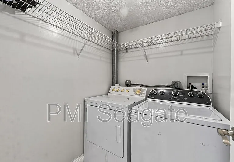 1543 Lake Crystal Dr #G — Photo 11