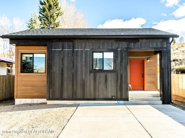 35 E Lake Rd, Pinedale, WY 82941