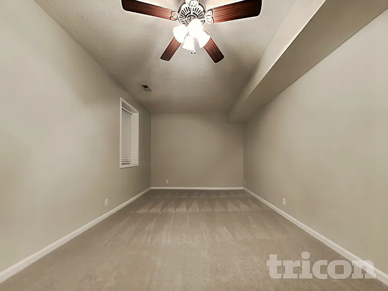 1612 Broad Cir — Photo 15