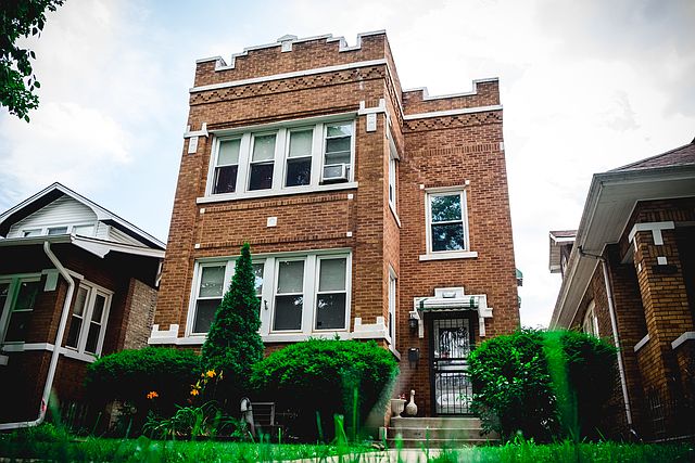 1st image of 5107 W Oakdale Ave