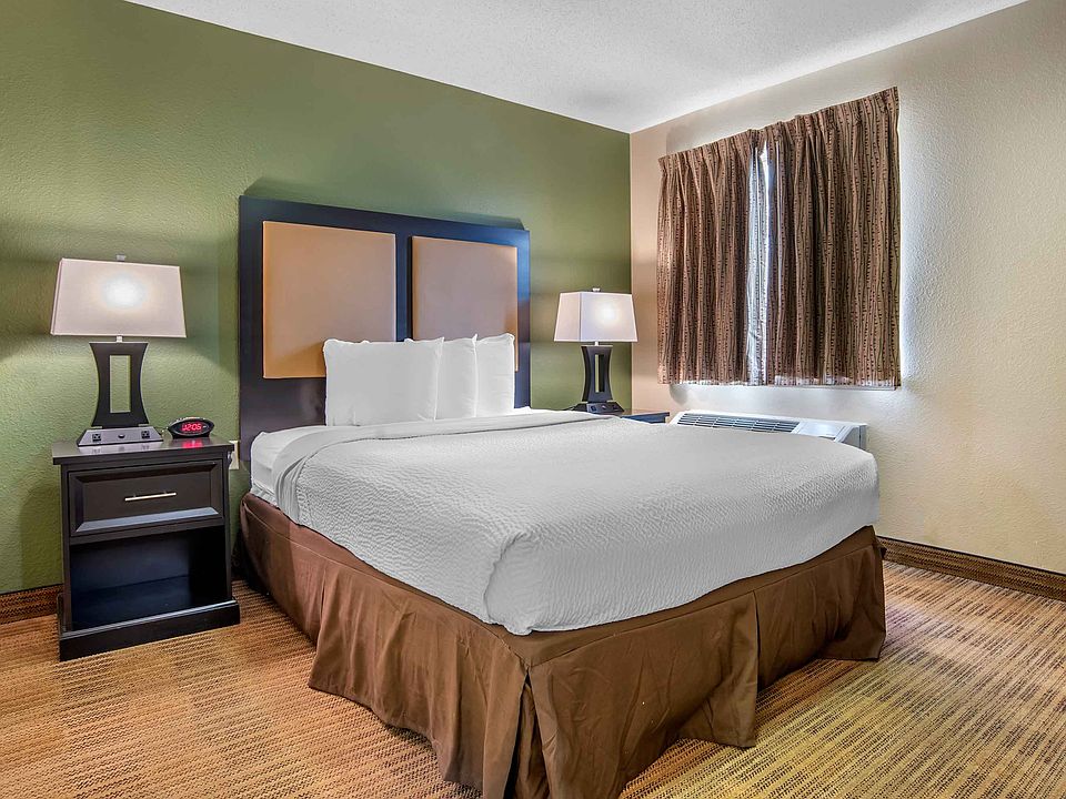 1 Bedroom Suite - 1 Queen Bed