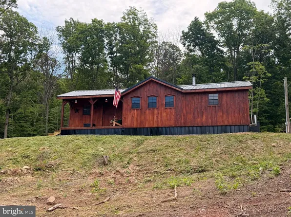 448 Chickloon Ln, Great Cacapon, WV 25422