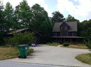 946 Riverdale Rd, Toccoa, GA 30577