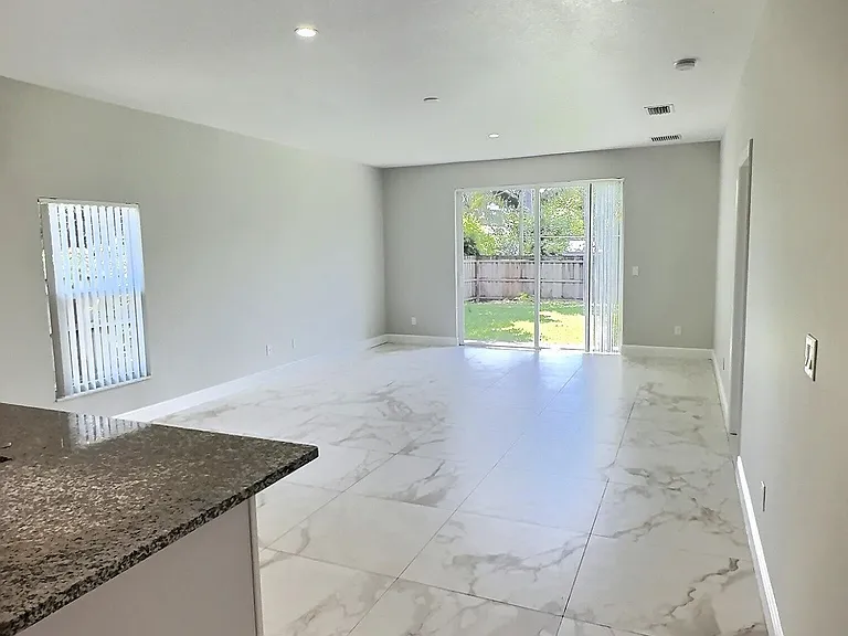 413 Martin Ave — Photo 6
