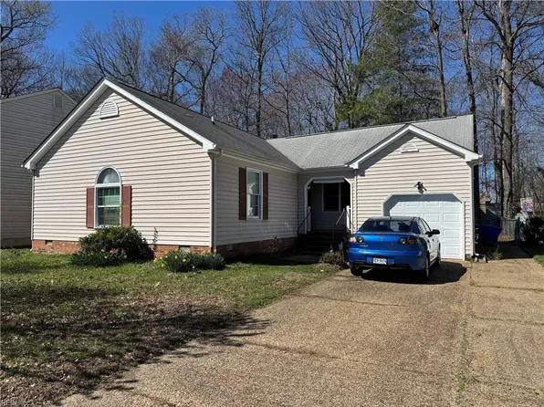 36 Crestwood Dr, Newport News, VA 23601