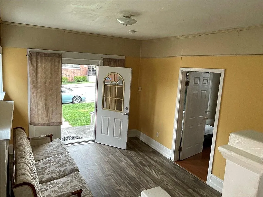 711 Sandusky Ave — Photo 2