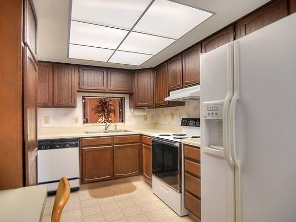Kitchen with All Wood Cab
