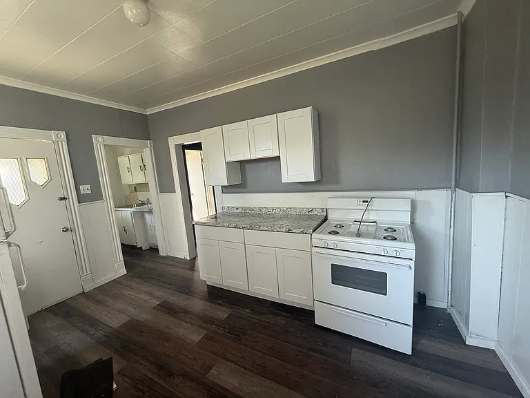 1210-1212 N Rebecca Ave — Photo 5