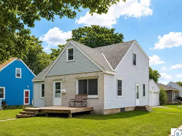 802 Center St, North Mankato, MN 56003