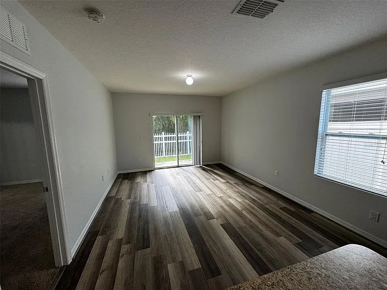 526 Safe Harbor Dr — Photo 5