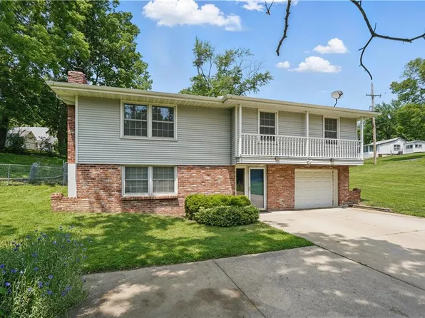 2326 NE 42nd St, Kansas City, MO 64116