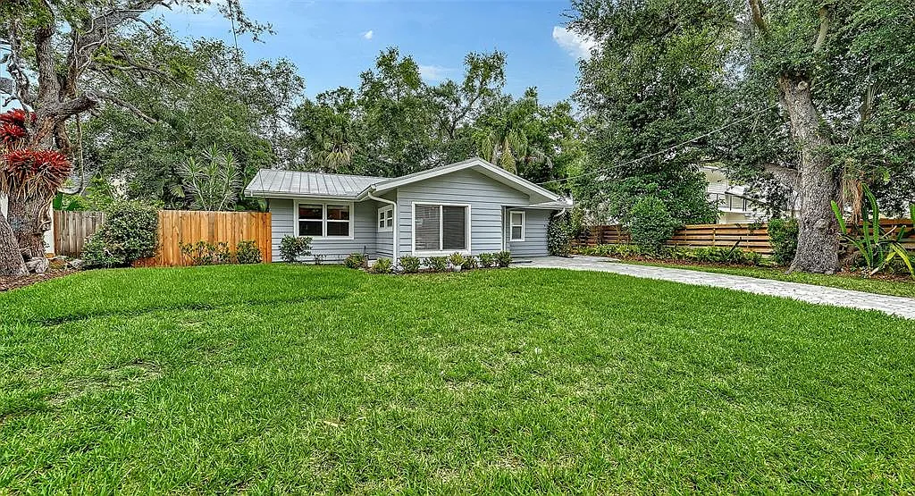 2 bed, 2.0 bath, 1098 sqft, $5,000 — Photo 2