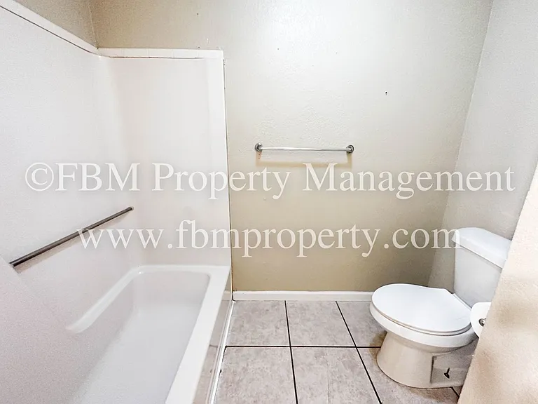 2612 W Sycamore Ave #4 — Photo 7