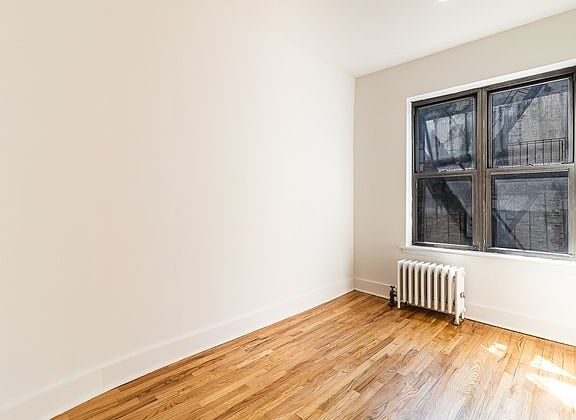 5th image of 114 Christopher St APT 14A