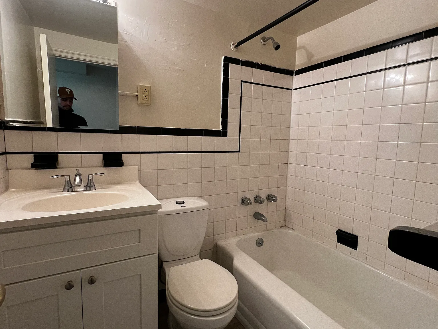 2125 Locust St — Photo 4