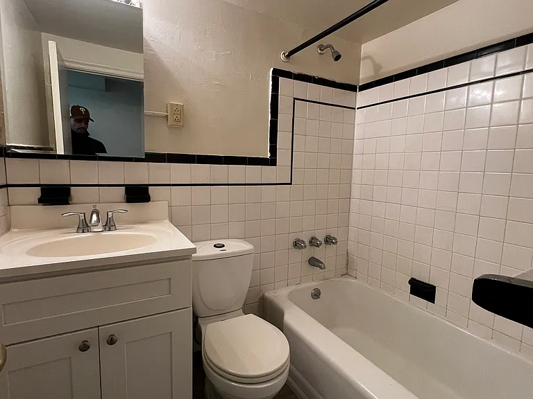 2125 Locust St #1 — Photo 4