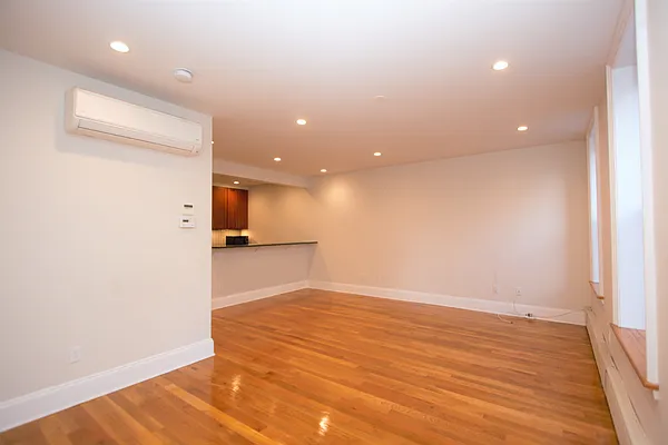 Rented by R New York | media 23