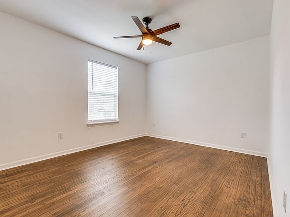4th image of 9547 Larga Dr
