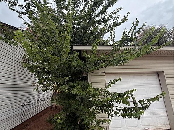 2nd image of 1612 Vickie Dr