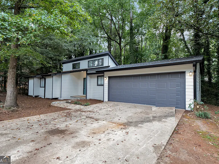 85 Wilhelmina Dr — Photo 4
