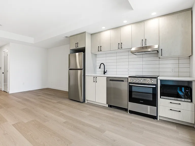 200 Elgin St — Photo 99
