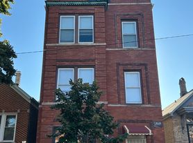 3239 S May St, Chicago, IL