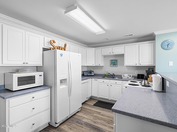 3rd image of 105 SE 58th Street # 9102