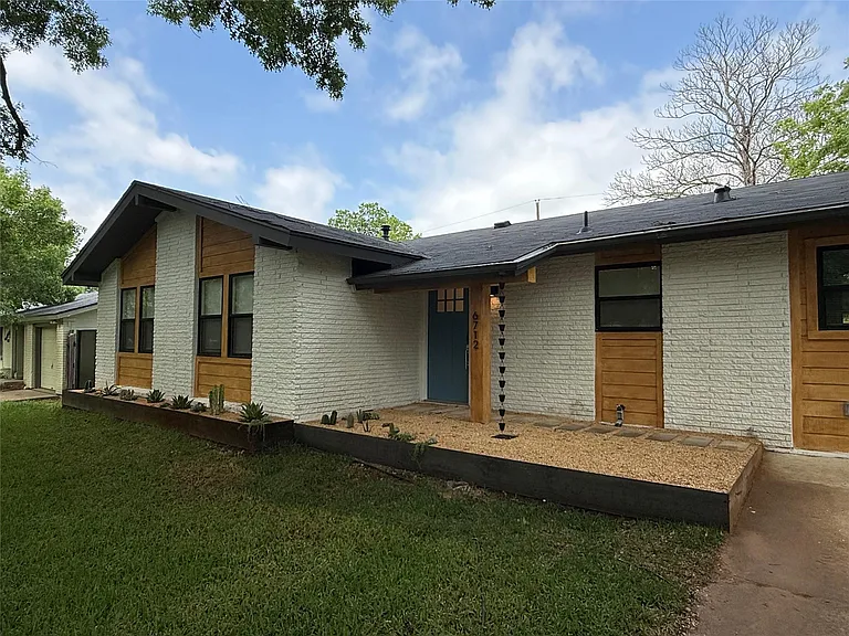 6712 Bryn Mawr Dr — Photo 2