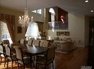 52 Stone Hill Dr S, Manhasset, NY