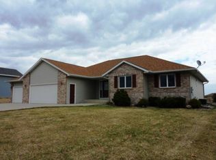 305 Kristy Ln, Mankato, MN 56001