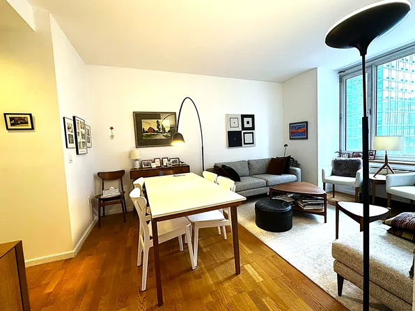 635 West 42nd Street image 5 of 26