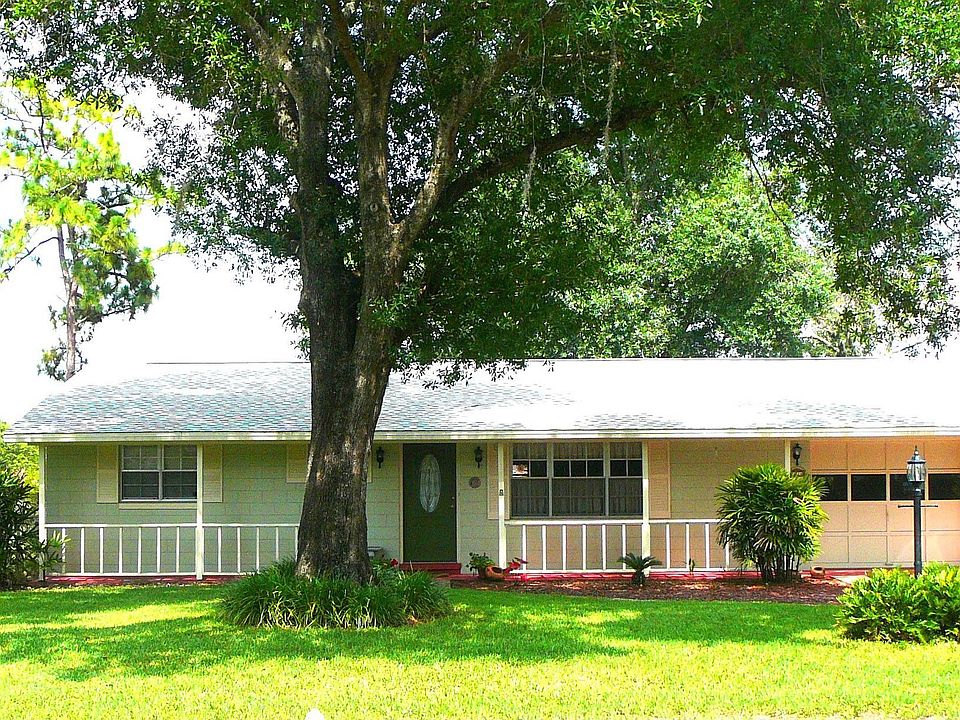 1/2 acre fenced ranch style w/ mature trees, spacious 2/2 + family room